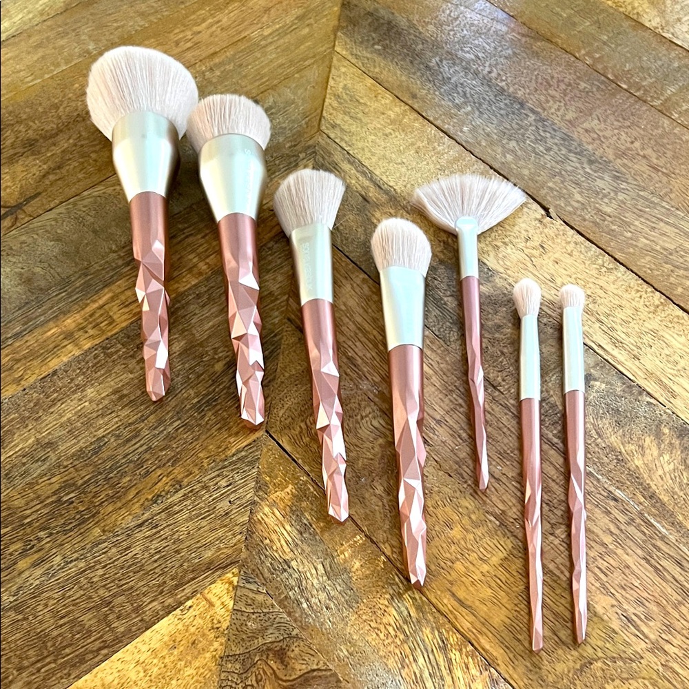 New Sonia Kashnuk Rose Gold 7 Piece Makeup Brush Set 💋